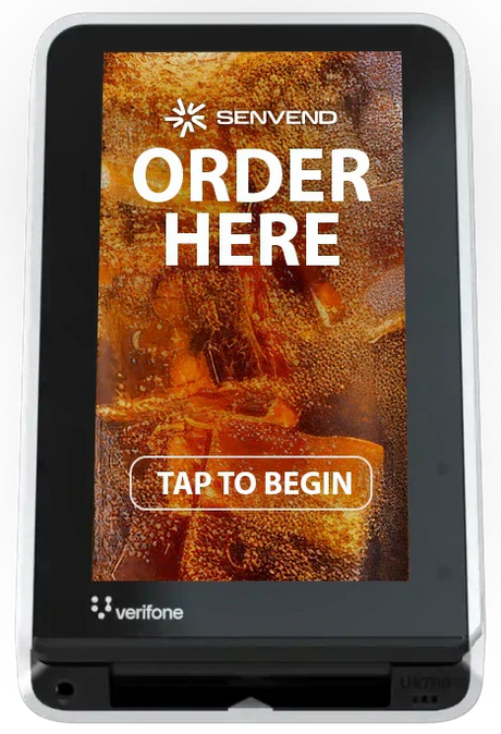 Touchscreen-Bedienfeld an Verkaufsautomat mit Bestellen-Button, Getränkehintergrund, Verifone-Terminal.